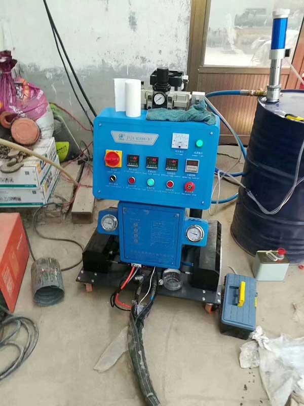 江蘇聚氨酯噴涂機 熱水管外保溫Q2600智能定時施工(圖1) 江蘇聚氨酯噴涂機 熱水管外保溫Q2600智能定時施工