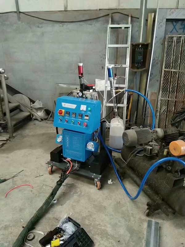 Q2600聚氨酯發(fā)泡機