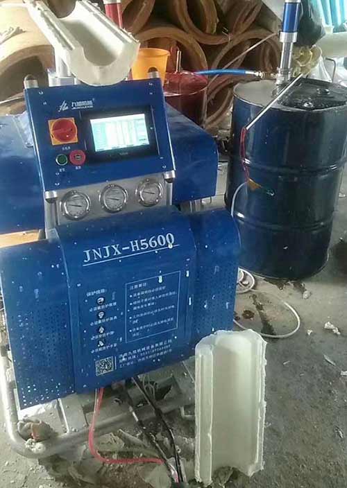 Q5600D聚氨酯瓦殼澆注機(jī)器