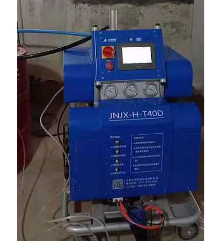 可移動(dòng)聚氨酯發(fā)泡機(jī)(圖1) 液壓H-T40D可移動(dòng)聚氨酯發(fā)泡機(jī)